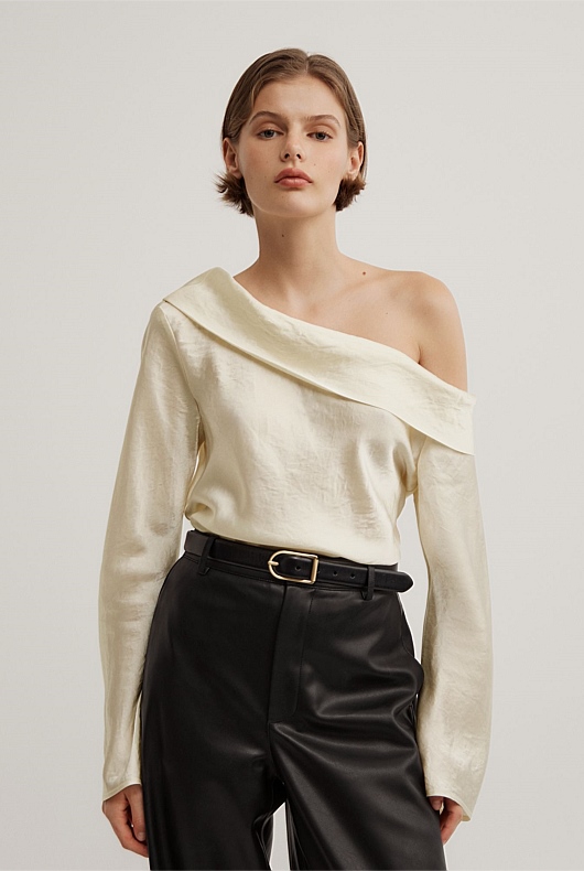 Asymmetric Shoulder Top