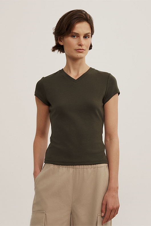 High V T-Shirt
