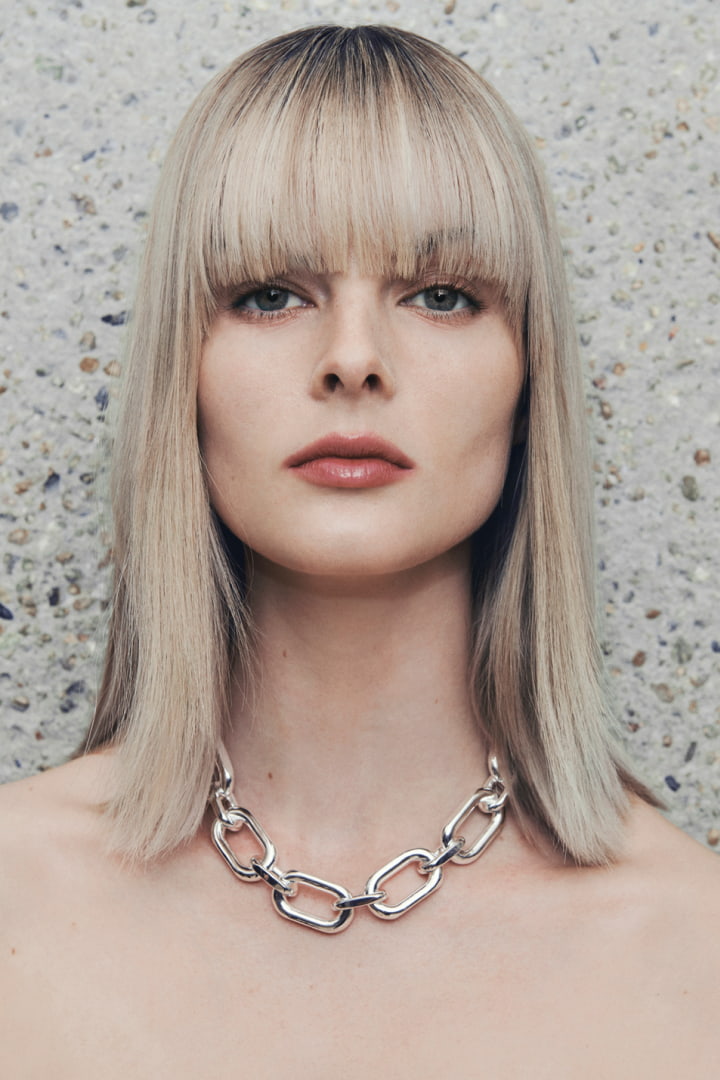 Woman wearing the silver elliot large necklace