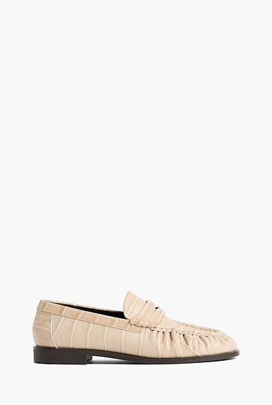 Triangular plaque Loafers