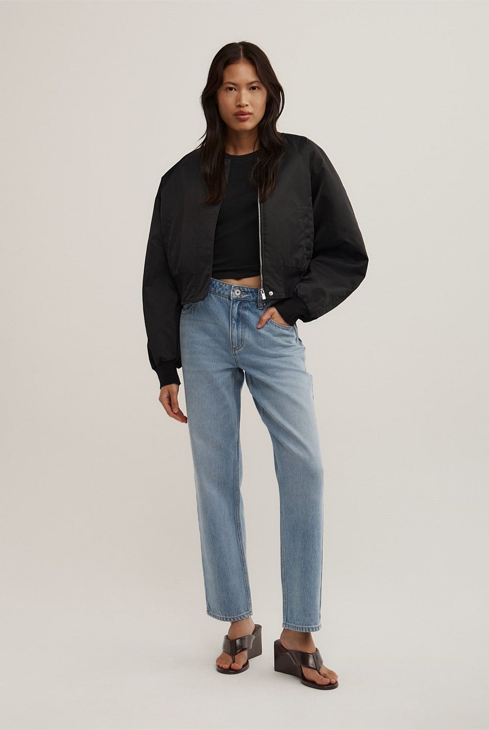 Mid Rise Cropped Jeans