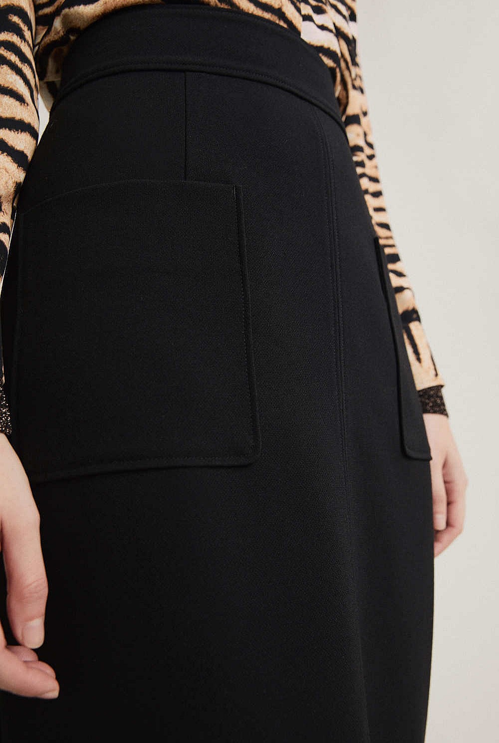 Pocket Front Pencil Skirt