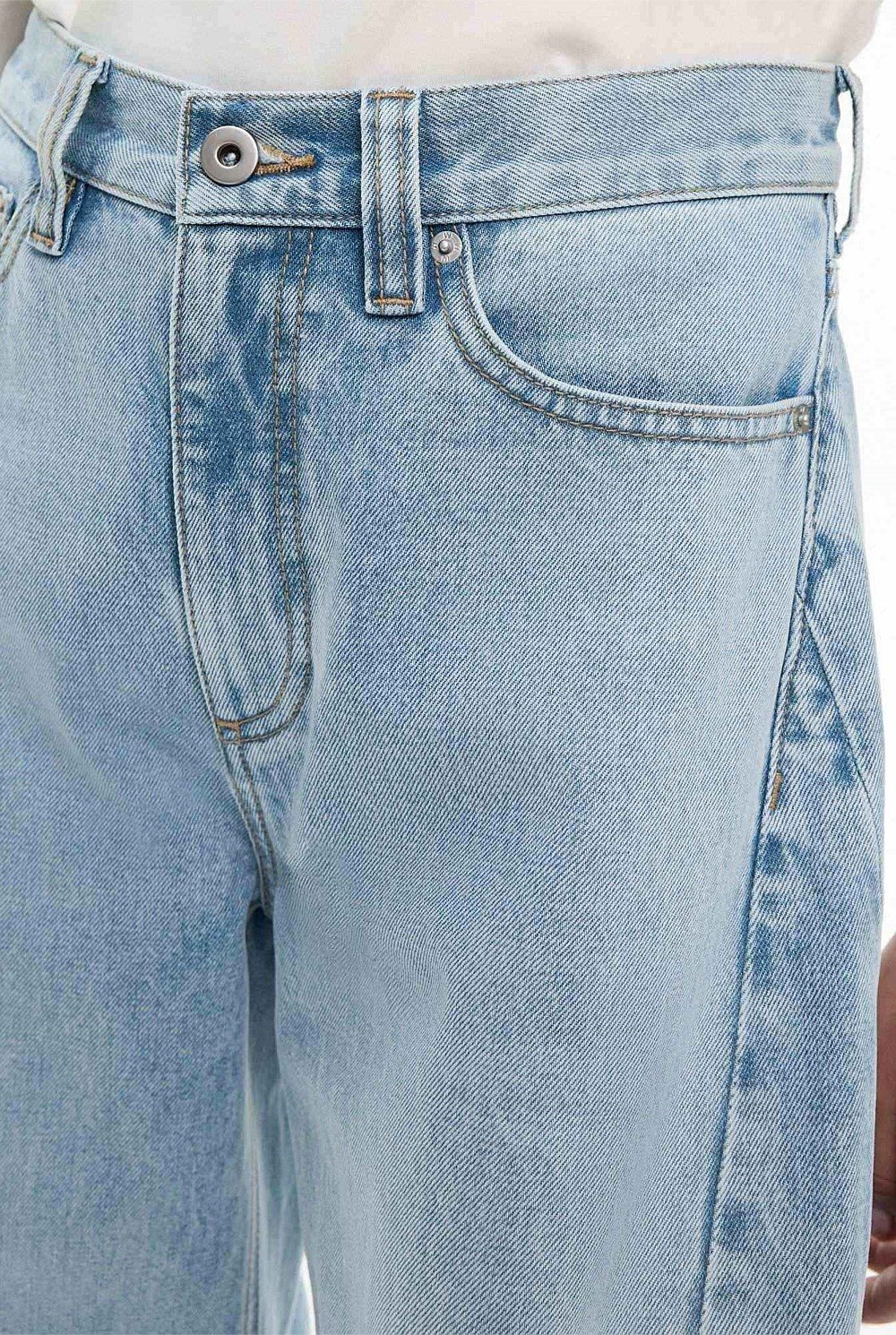Barrel Leg Jeans