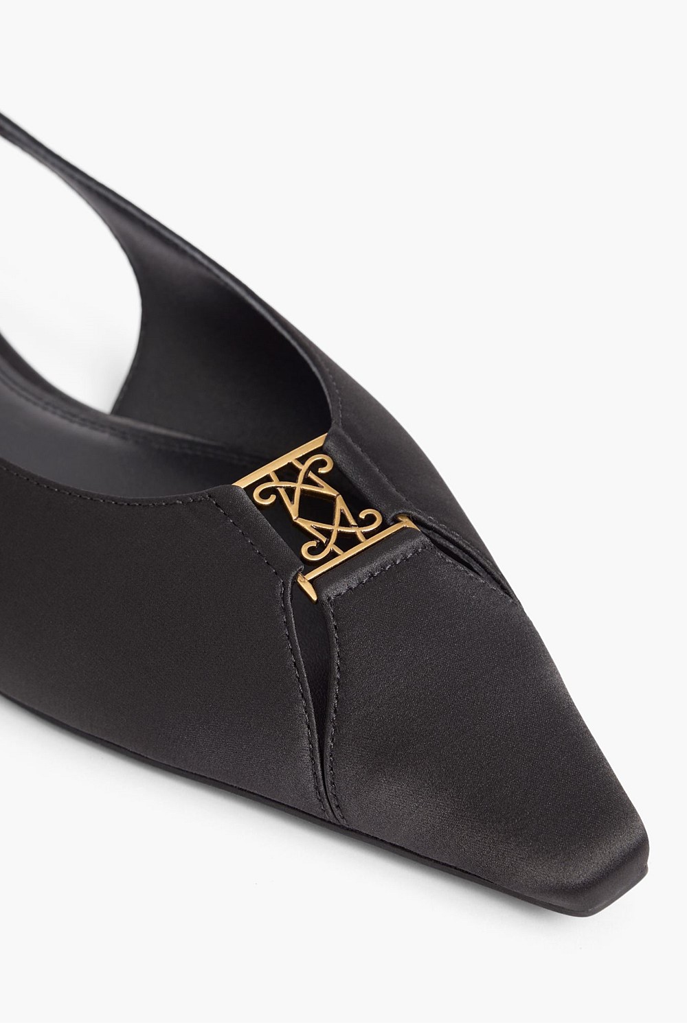 Nikki Flats