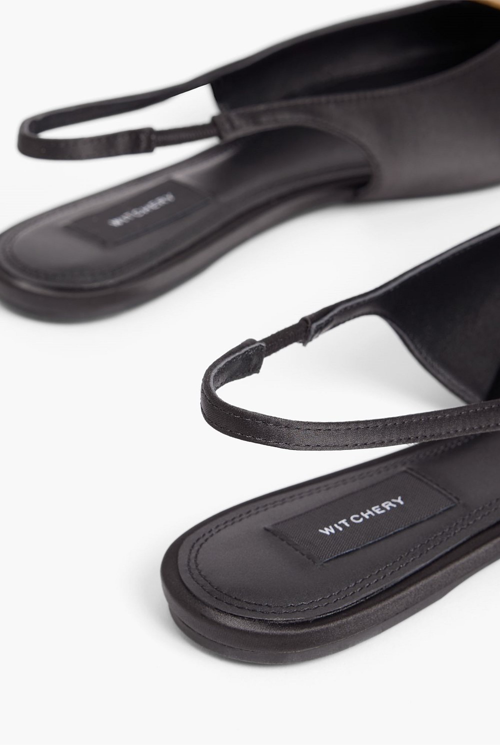 Nikki Flats