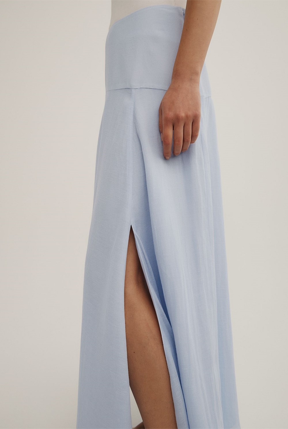 Asymmetric Fluid Skirt
