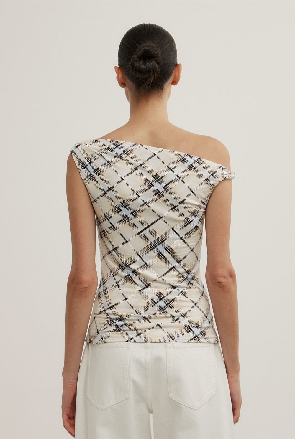 Twist Asymmetric Top