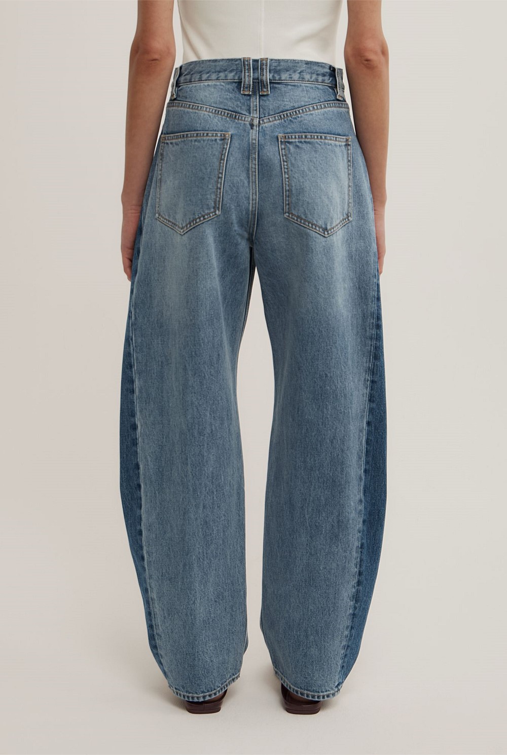 Contrast Barrel Jeans