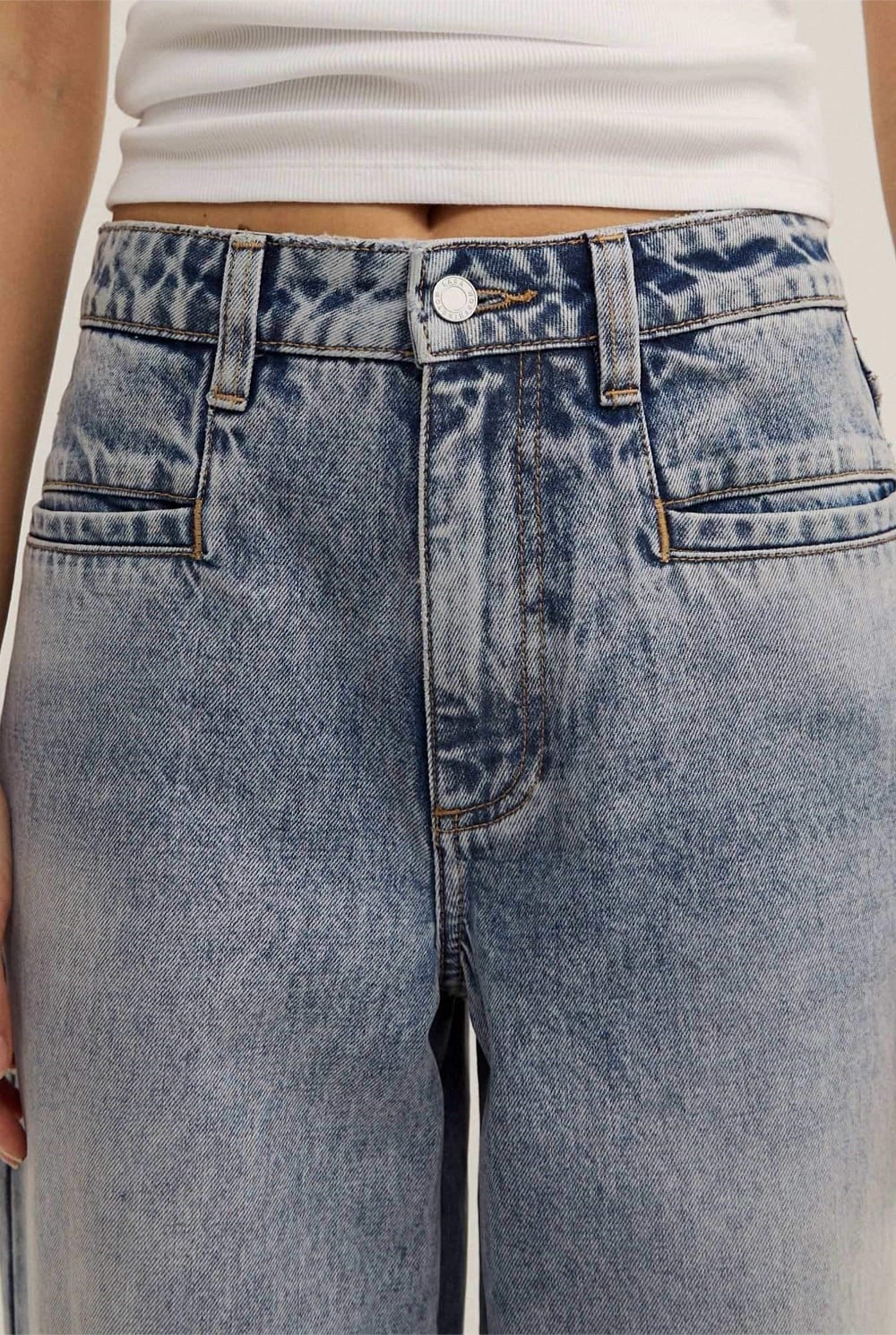 Pocket Detail Barrel Jeans