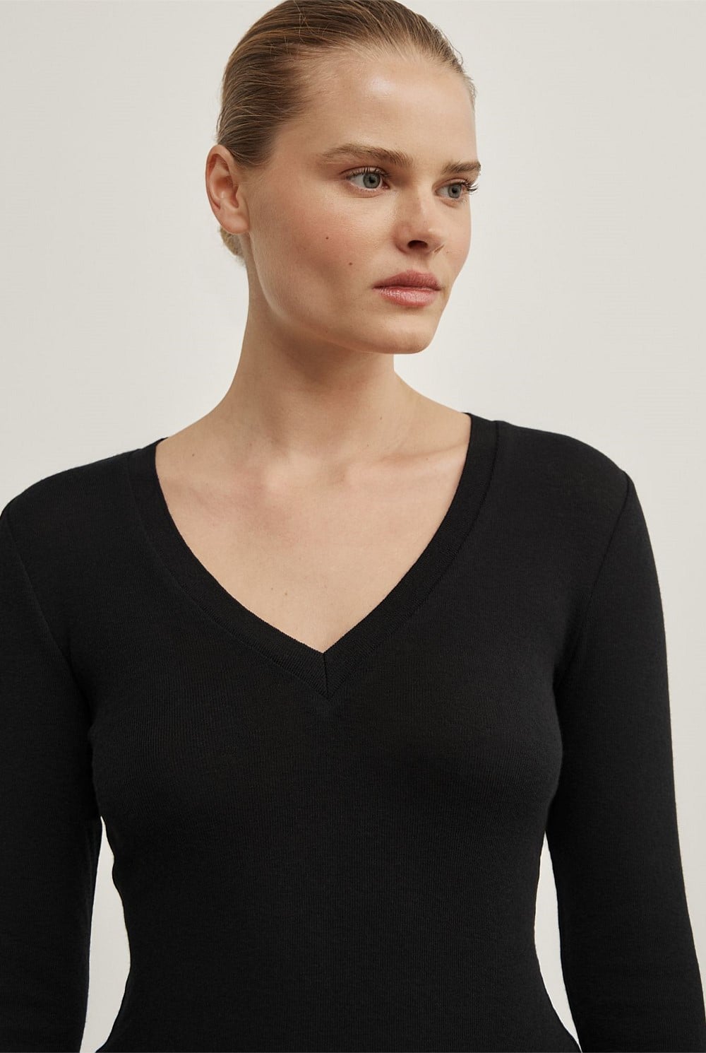 Fine V-Neck Long-Sleeve Top