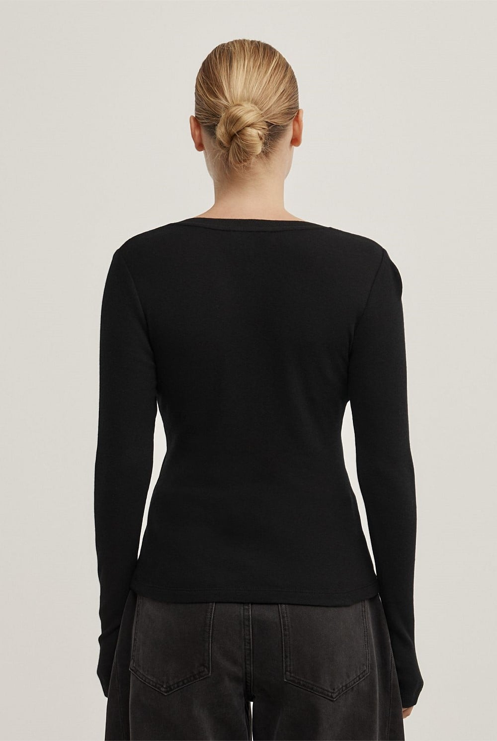 Fine V-Neck Long-Sleeve Top