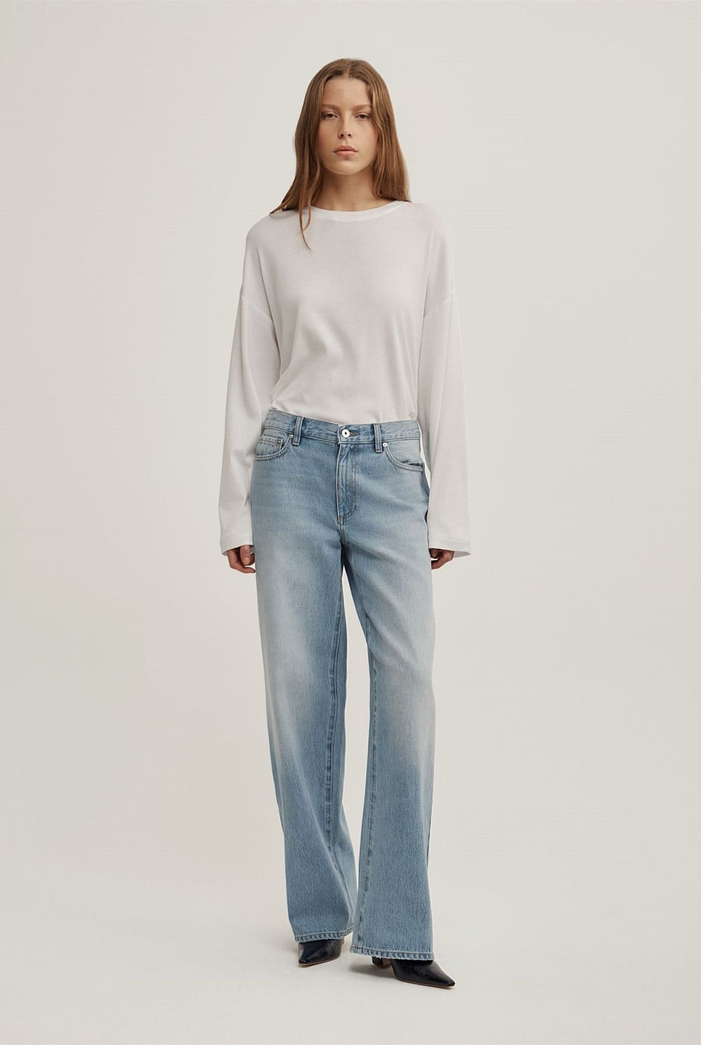 Mid Rise Wide Leg Jean