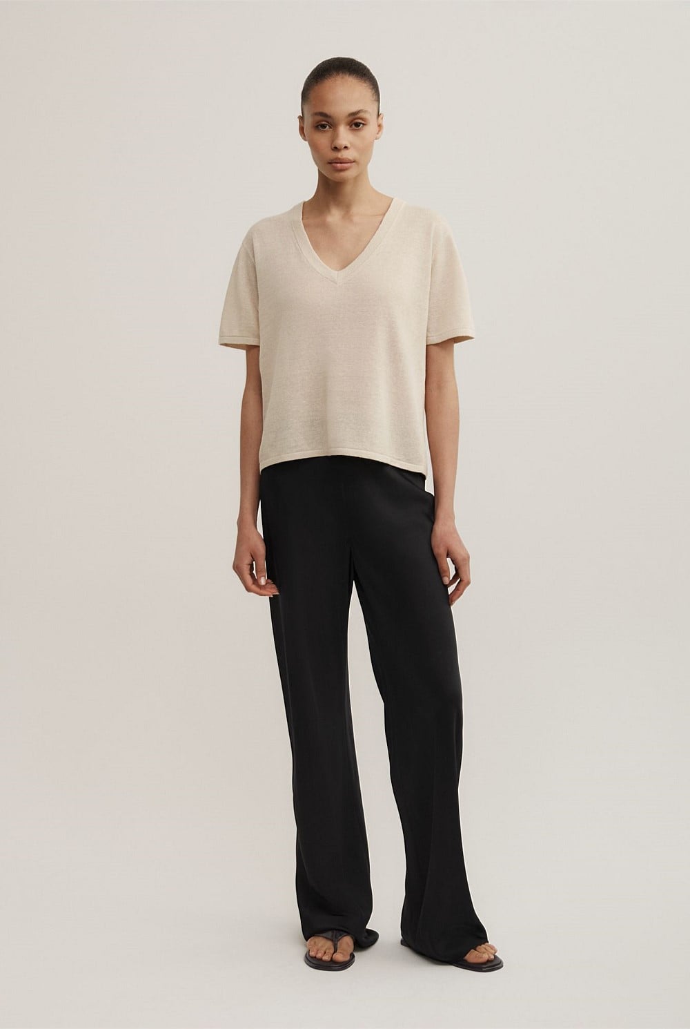 Linen V-Neck Knit T-Shirt