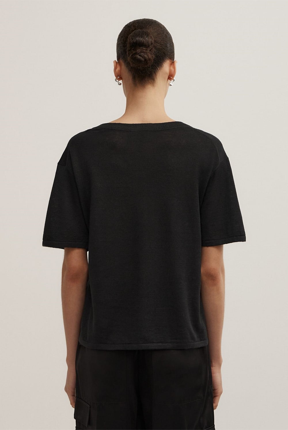 Linen V-Neck Knit T-Shirt