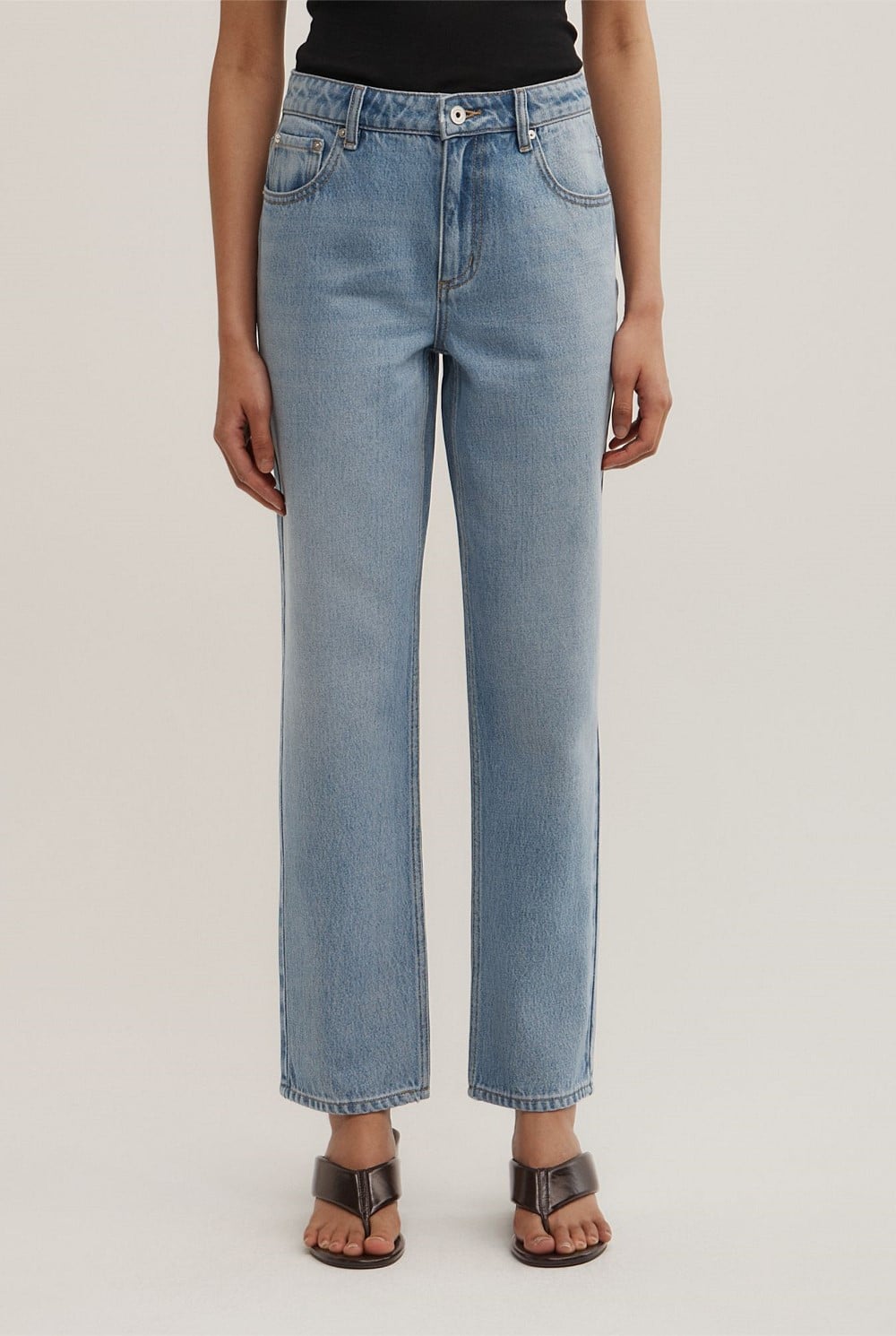 Mid Rise Cropped Jeans