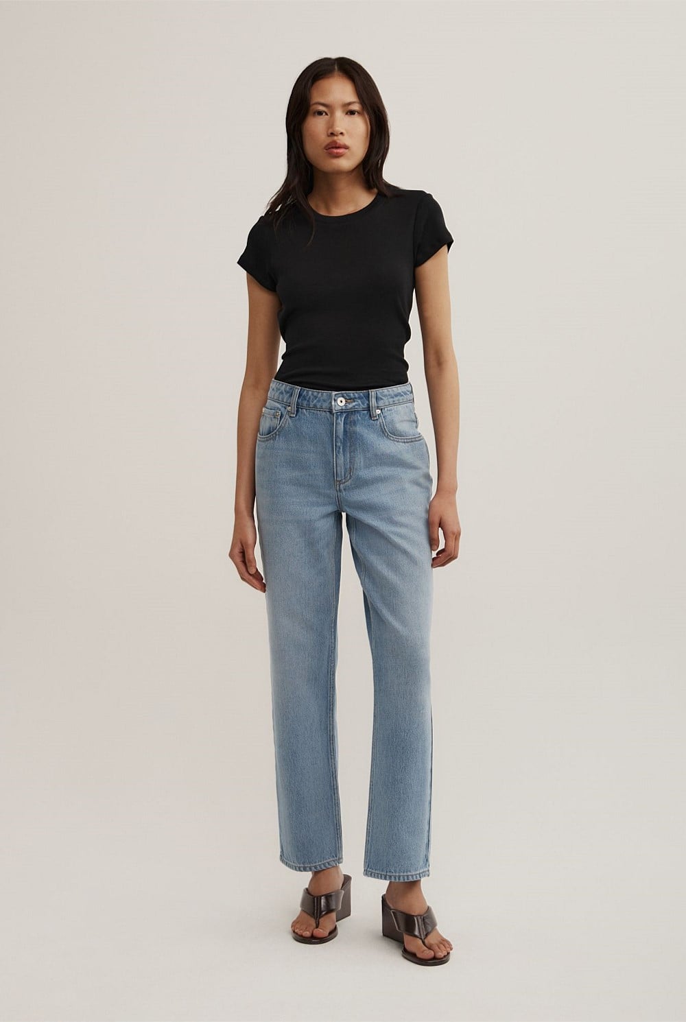 Mid Rise Cropped Jeans