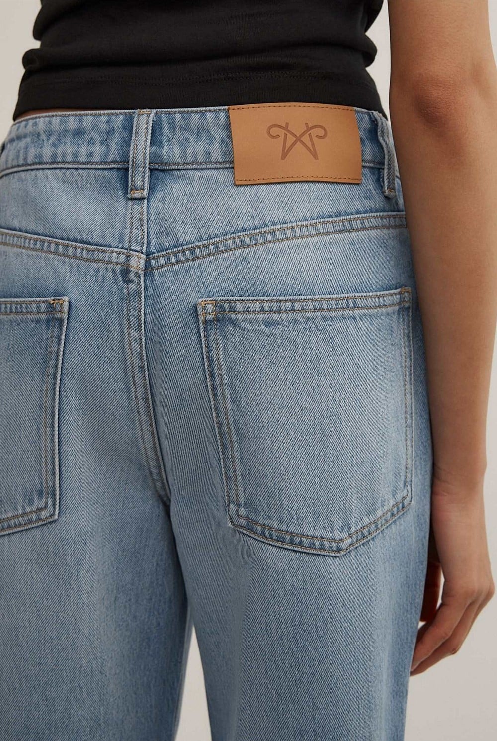 Mid Rise Cropped Jeans