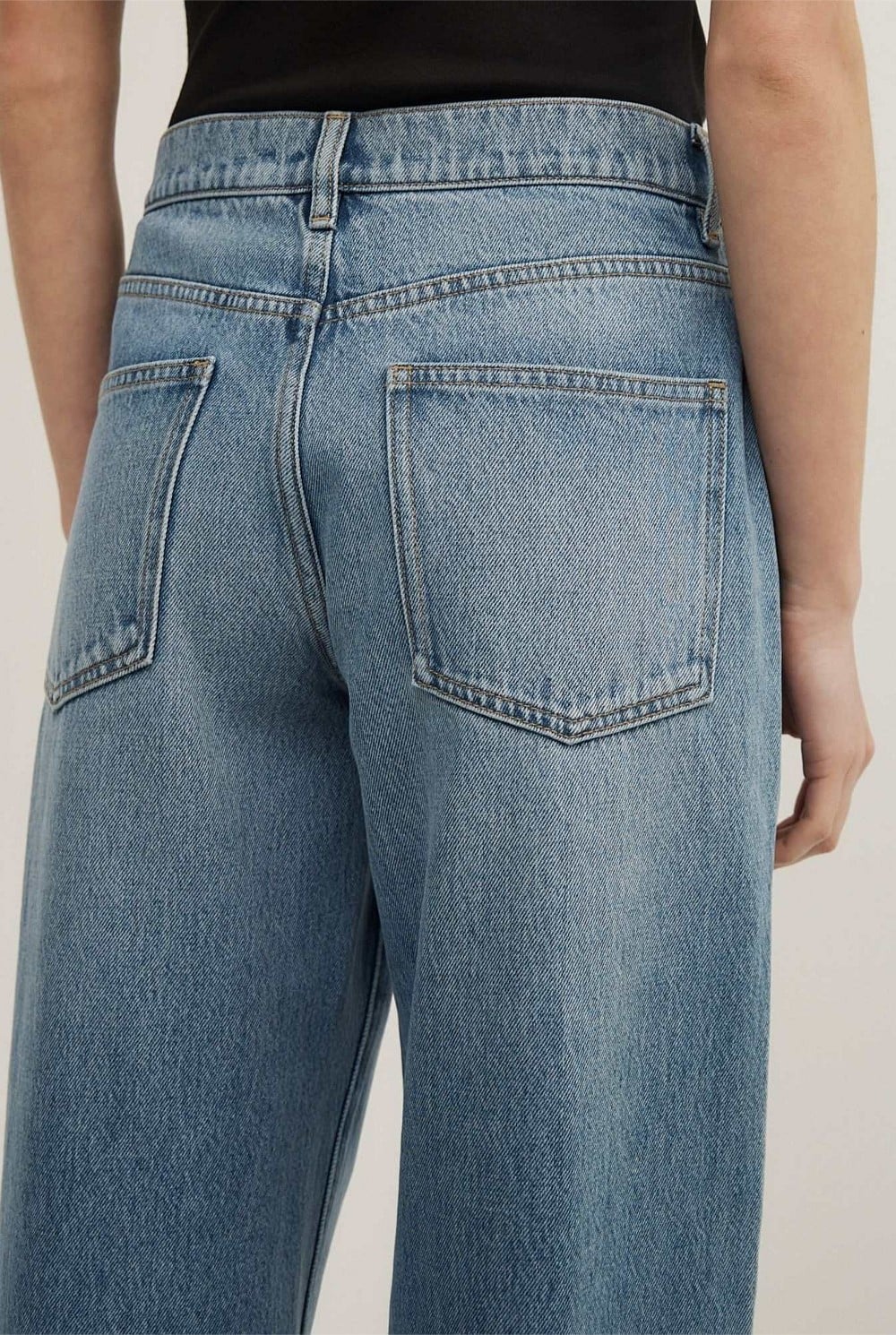 Mid Rise Relaxed Jeans