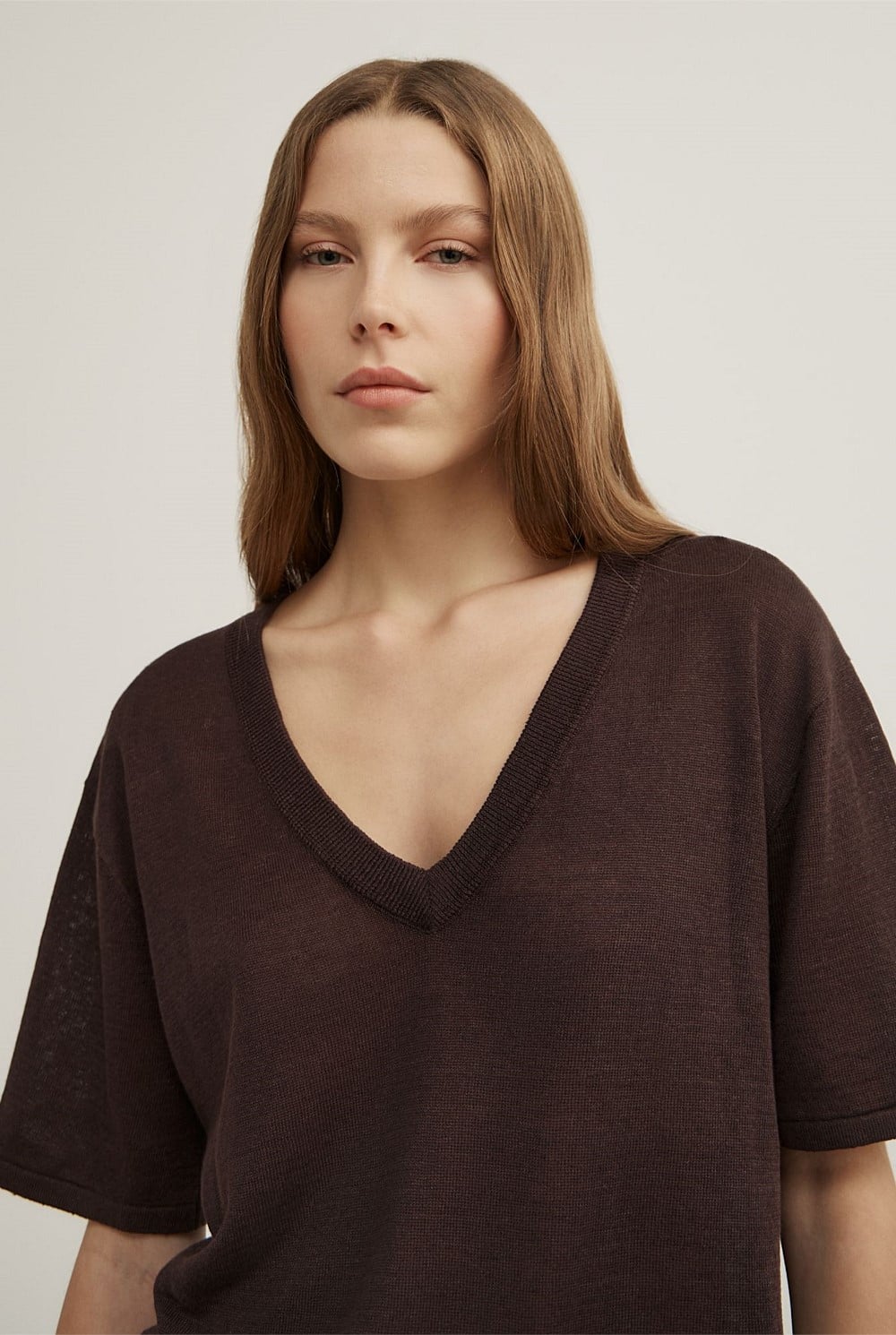 Linen V-Neck Knit T-Shirt